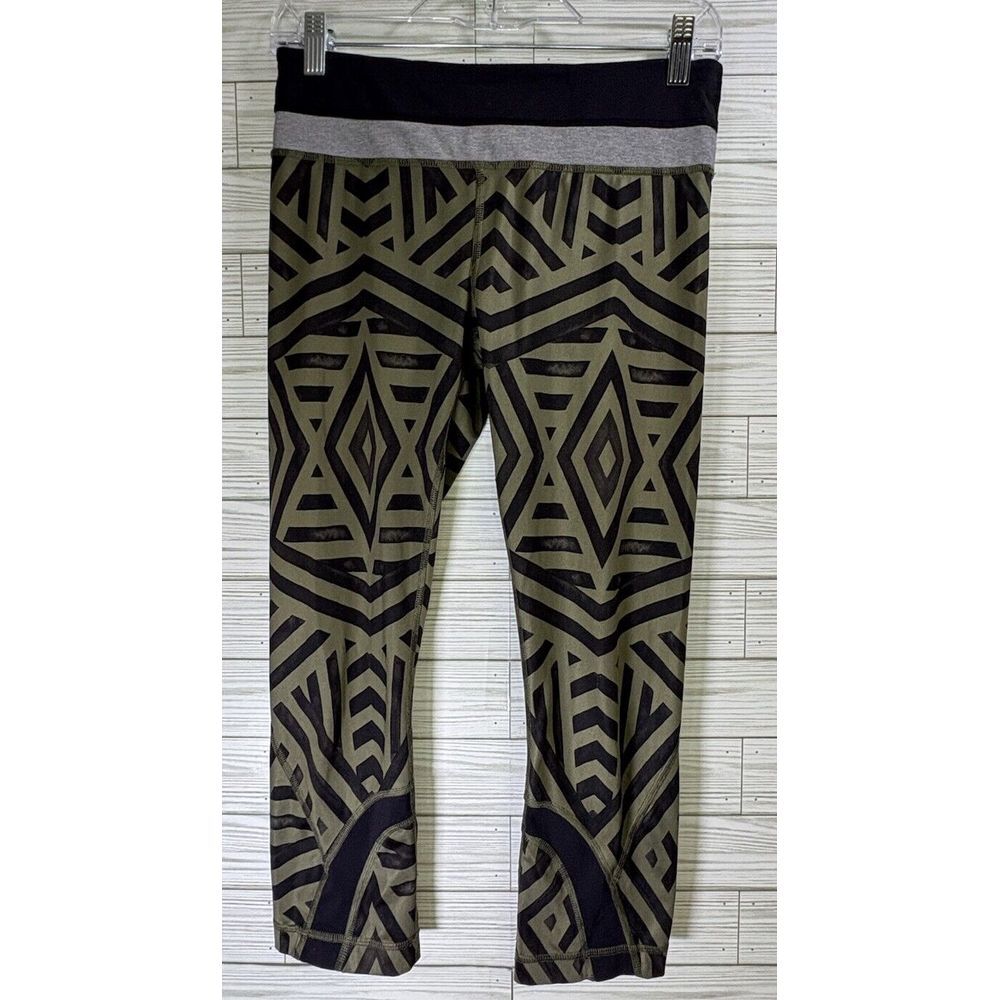 Lululemon Athletica Run Inspire‎ Crop II Chevron Shuffle Fatigue Green Size 6